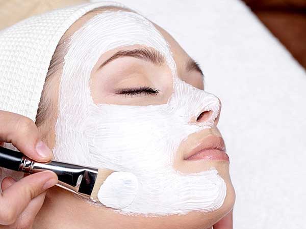 پاکسازی صورت در کلینیک